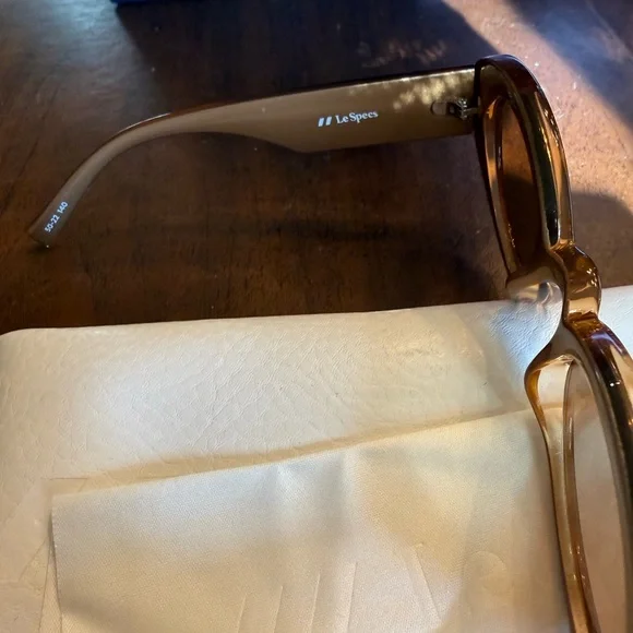 Le Specs Nouveau Brown Sunglasses - Picture 4 of 6